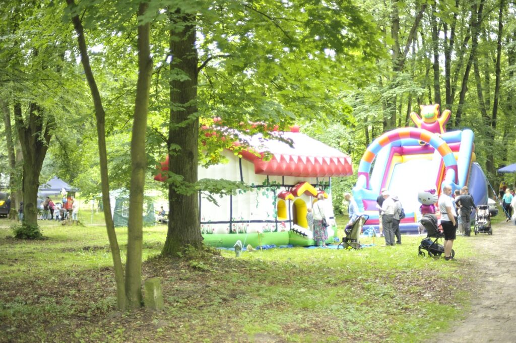dmuchance dla dzieci na polanie pod dębiną w Krakowie